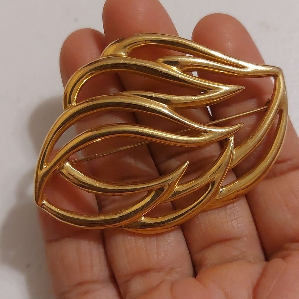 Vintage Monet Large Gold Tone Abstract Leaf Brooch Pin
